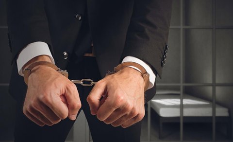 38 yaşlı sabiq məmur həbsxanada öldü
