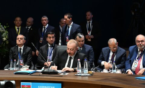 TDT-nin Dövlət başçılarının qeyri-rəsmi Zirvə görüşündə Bəyannamə imzalandı