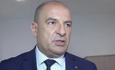 Qalmaqallı direktor işdən çıxarıldı