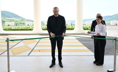 Prezident Laçında açılışlar etdi, sakinlərlə görüşdü - YENİLƏNİB