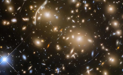 Astronomlar görünən Kainatın sərhədində onlarla sirli obyekt tapdı