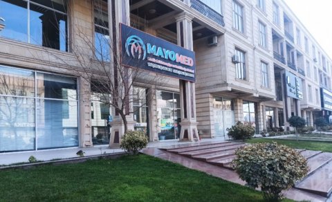 Bakıda klinikada qalmaqal: Fəaliyyəti qadağan edilmiş cərrah pasiyent qəbul edir? - VİDEO