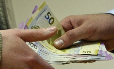 Daha bir taksi sürücüsü müştərisinə qarşı dələduzluq edib
