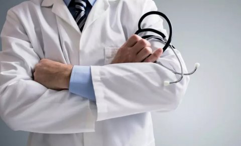 10 yaşlı qızın ölümündə təqsirli bilinən həkimlərin işi: biri cəza, digəri bəraət aldı