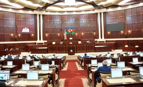 
Milli Məclisdə ailə modeli: çoxuşaqlı deputatlar, subaylar - 7 övlad atası kimdir?