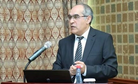 Bakıda kollec direktoru vəzifəsindən getdi