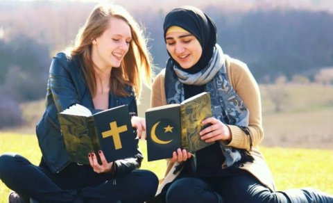 Dinlərin dünyadakı payı: Müsəlmanlar artır, xristianlar azalır, dinsizlər isə...