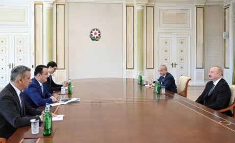 Prezident Özbəkistanın investisiya, sənaye və ticarət nazirini qəbul etdi - FOTO