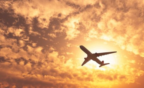 ABŞ sərnişin təyyarəsi Heydər Əliyev Beynəlxalq Aeroportuna məcburi eniş etdi
