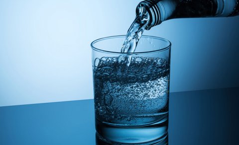 Bu şəxslər mineral süfrə suyu içməməlidir