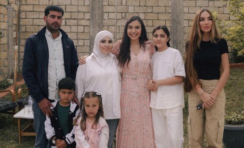 Leyla Əliyeva və Arzu Əliyeva Xızıda "Gənc arıçı" layihəsinin iştirakçısı ilə görüşdü - FOTO