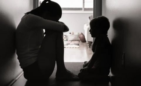 Nikahsız analar, sənədsiz uşaqlar: Kimdir günahkar?