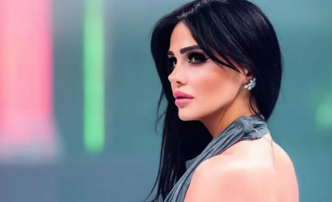 Azərbaycanlı müğənni özünə 154 minlik boyunbağı aldı - FOTO
