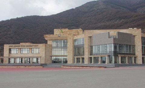 İcra hakimiyyəti 12 min manatlıq bayraq alır