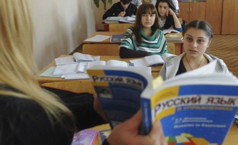 Azərbaycan məktəblərində rus bölmələri bağlanır? - Rəsmi cavab