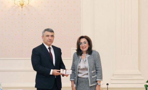 Nigar Rəsulbəyova təqaüdə çıxdı - FOTO