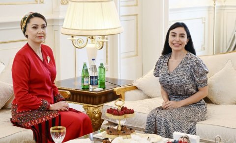 Leyla Əliyeva Berdiməhəmmədovun qızı ilə görüşdü - FOTO