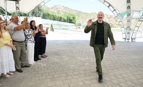 Prezident Xocalının Xanyurdu kəndinə köçən sakinlərlə görüşdü - YENİLƏNİB