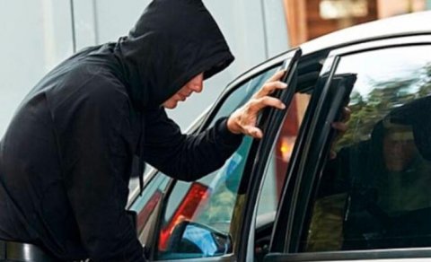 Bakıda iş adamının avtomobilindən külli miqdarda pul oğurlandı