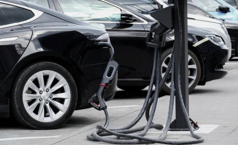 Elektromobil sahibi bu maşınların problemlərini açıqladı