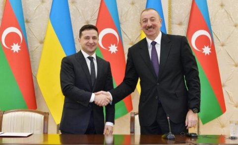 Azərbaycanla Ukrayna Rusiyanın SOCAR-ın neft anbarına zərbələrini pislədi