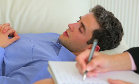 Terapiya zamanı hiss etdiklərini açıq danışmaqda çətinlik çəkənlər nə etməlidir?