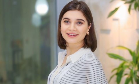 Elnarə Baxış vəzifəsindən ayrıldı
