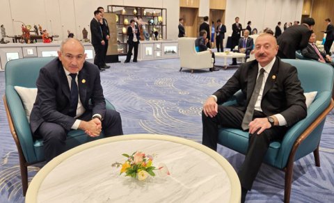 İlham Əliyev Nikol Paşinyanla görüşdü