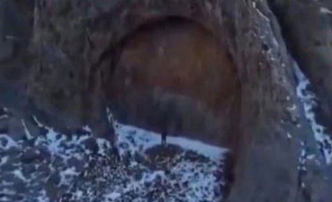 Qazaxıstandakı sirli qaya "yadplanetlilər aramızdadırmı" sualı gündəmə gətirdi