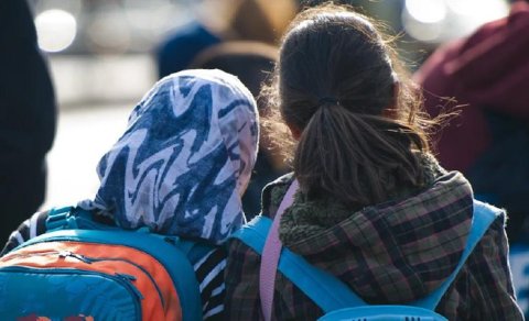 Almaniyada da məktəbli qızlara hicabın qadağan olunması təklif edilir