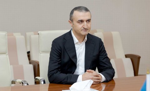 Həkim kimi adı siyahıda olmadı - Bu yola əl atdı