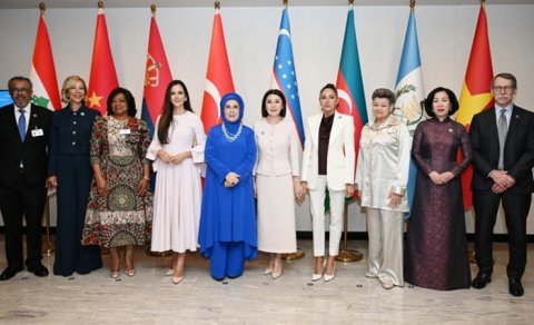 Mehriban Əliyeva qızları ilə Nyu-Yorkda xüsusi sessiyada - FOTO