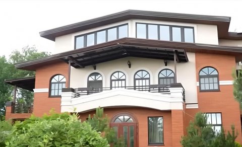 Azərbaycanlı müğənninin bağ evindən 20-30 min manatlıq qızılları oğurlandı - VİDEO