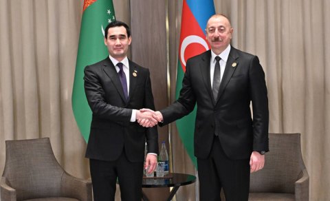 İlham Əliyev Türkmənistan Prezidentini təbrik etdi