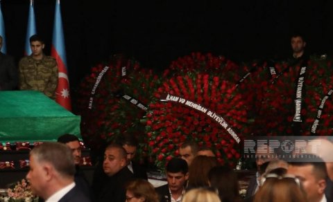 Prezident və Birinci vitse-prezident Cabir İmanovun vida mərasiminə əklil göndərib
