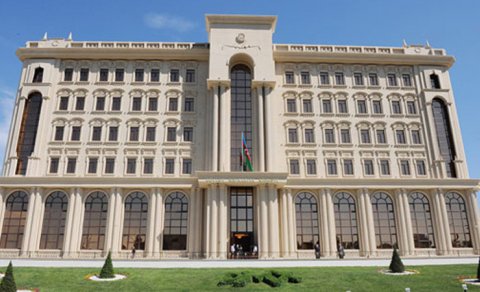 Agentlik 460 min manatlıq geyim alır