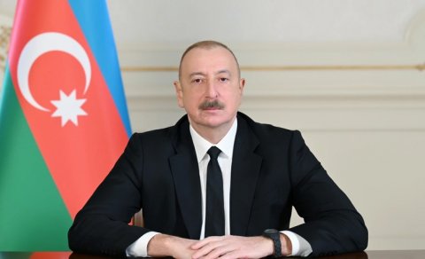 İlham Əliyev həmkarlarını təbrik etdi
