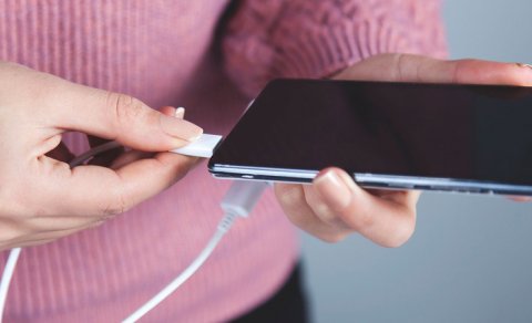 İctimai yerlərdə şarj cihazlarından istifadə telefonun sındırılmasına səbəb ola bilər