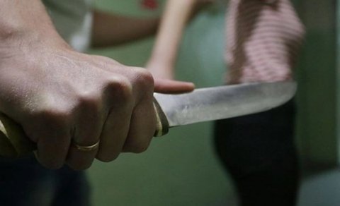 Sumqayıtda sahibkar evinə diktofon yerləşdirdi, arvadını 18 bıçaq zərbəsi ilə qətlə yetirdi