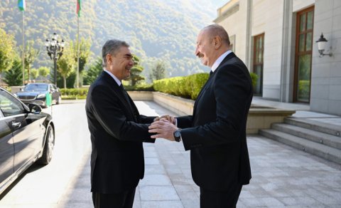 İlham Əliyev Qəbələdə Qurbanqulu Berdiməhəmmədovla görüşdü - FOTO