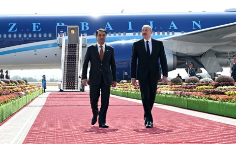 Prezident Tacikistana səfərə getdi - FOTO