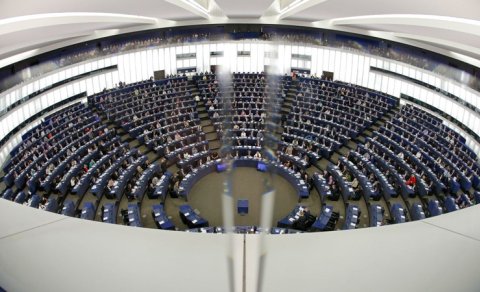 AP Avropa hava məkanında Rusiya təyyarələrinin vurulmasını tələb edən qətnamə qəbul etdi
