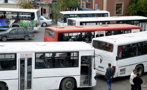 İctimai nəqliyyatda tragikomik mənzərə: Qiymət fərqinə görə...