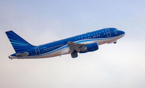 Pulkovoda məcburi eniş edən təyyarənin sərnişinləri Bakıya çatdı