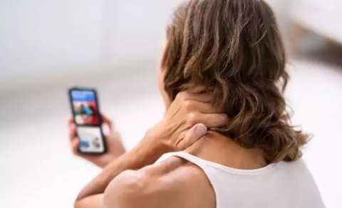 Gündə 3 saatdan çox mobil cihaz istifadə edirsinizsə, diqqət edin: Bu xəstəlik sizi də tuta bilər