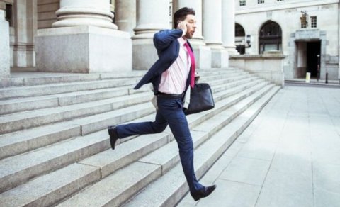 Həmişə hər yerə yubanan insanlar: Onlar kimlərdir?