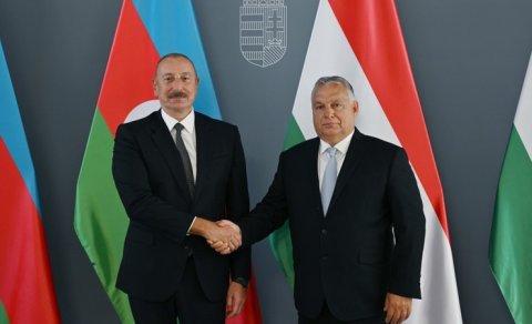 İlham Əliyev Orbanı təbrik etdi
