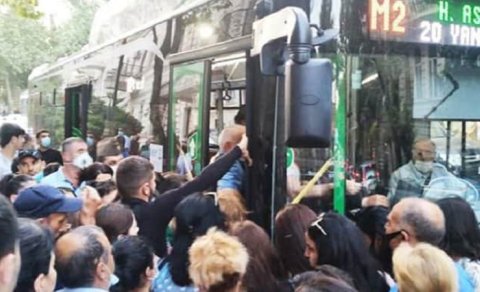 Bakıda avtobuslardan narazılıq artır: Qiymət artdı, bəzi xidmət niyə azalıb?