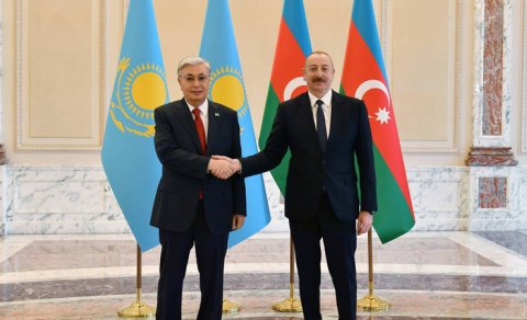 İlham Əliyev Tokayevi təbrik etdi
