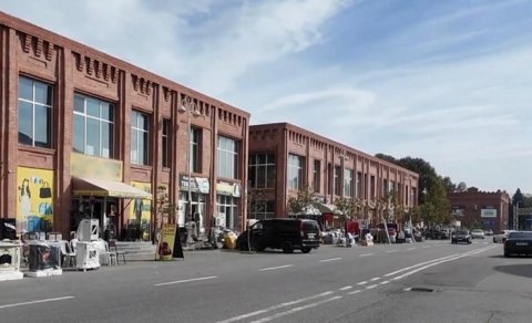 Gəncədə avtobusların yolu dəyişdi, bazarın işi iflic oldu - VİDEO